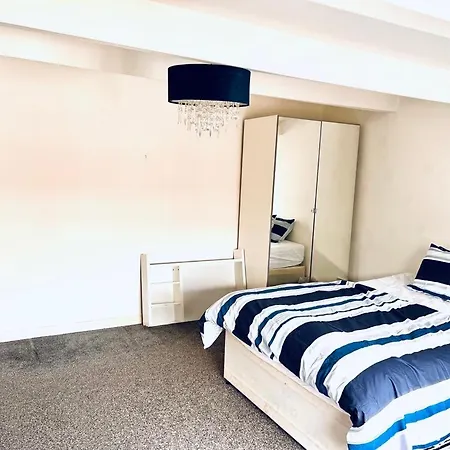 Private Close To And Centre بيت ضيافة *