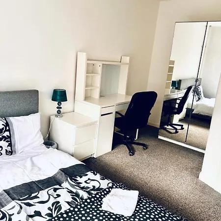 بيت ضيافة Private Close To And Centre ليدز