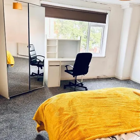 Private Close To Leeds And Centre * Leeds (West Yorkshire)