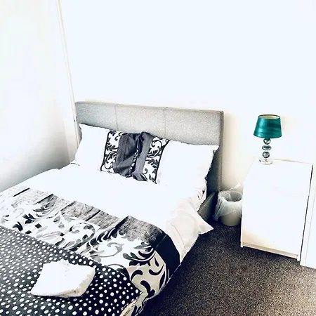 Private Close To And Centre بيت ضيافة ليدز