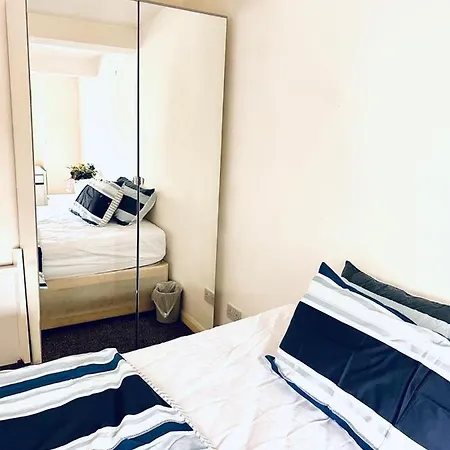 Private Close To Leeds And Centre Leeds (West Yorkshire)